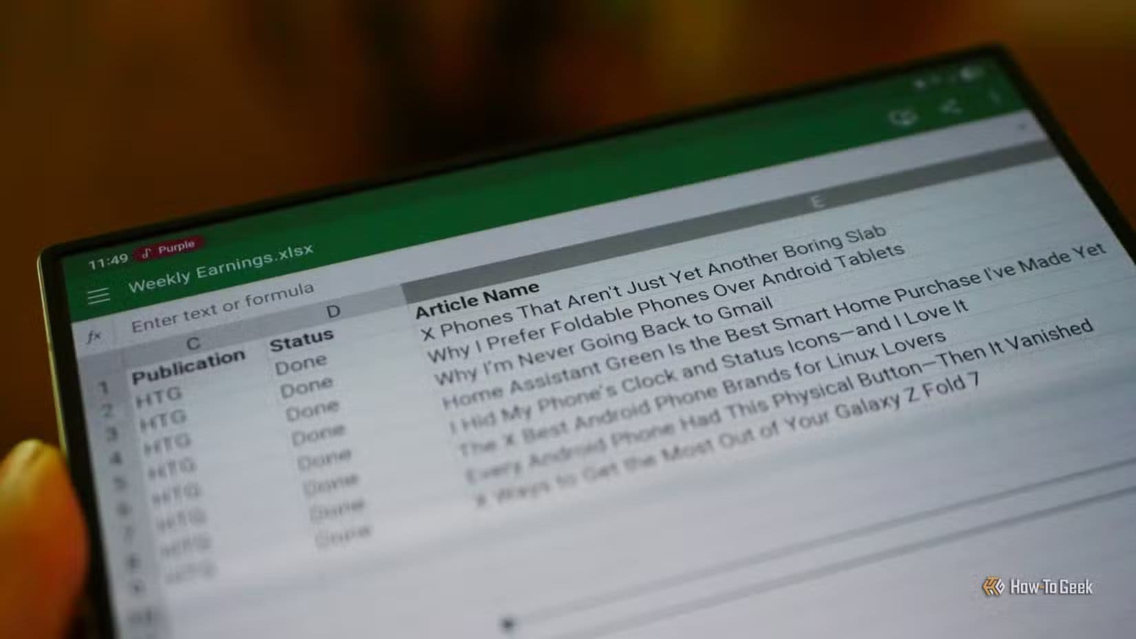 viewing-a-spreadsheet-on-a-samsung-galaxy-z-fold-6 أفضل استخدامات الهاتف القابل للطي على شكل كتاب