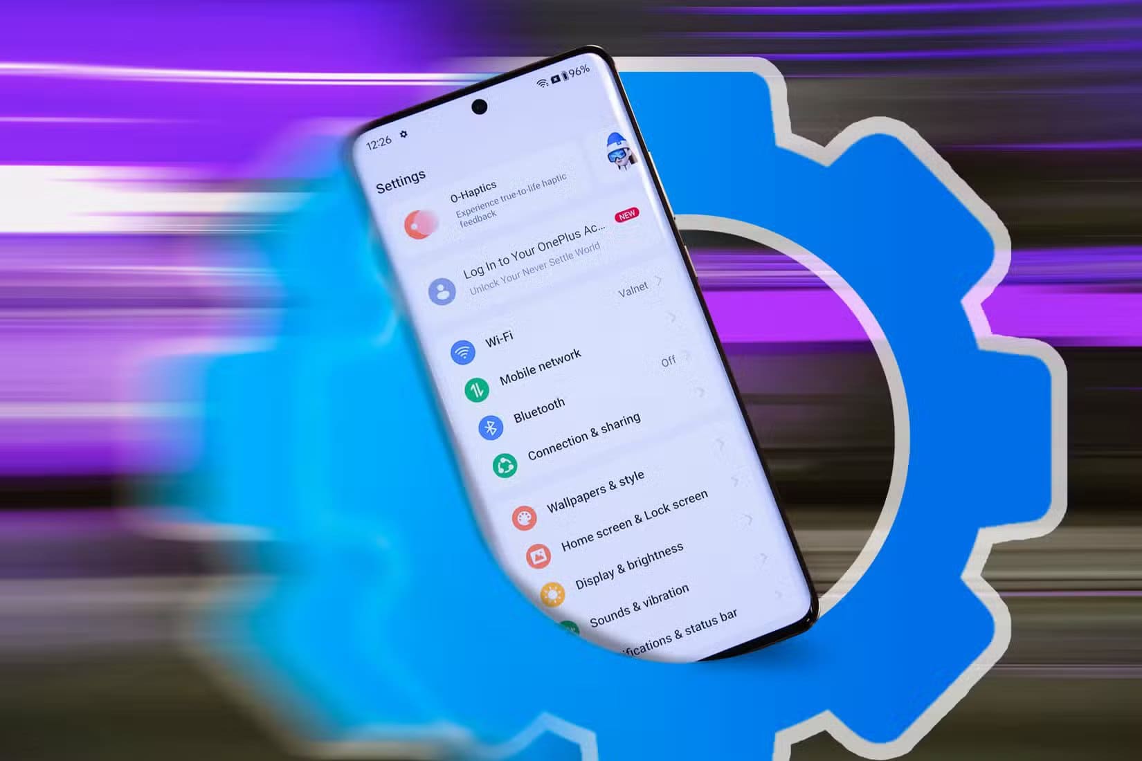 a-phone-inside-a-setting-gear علامات تكشف أن هاتفك يتتبعك خفية وكيف توقفه فورًا