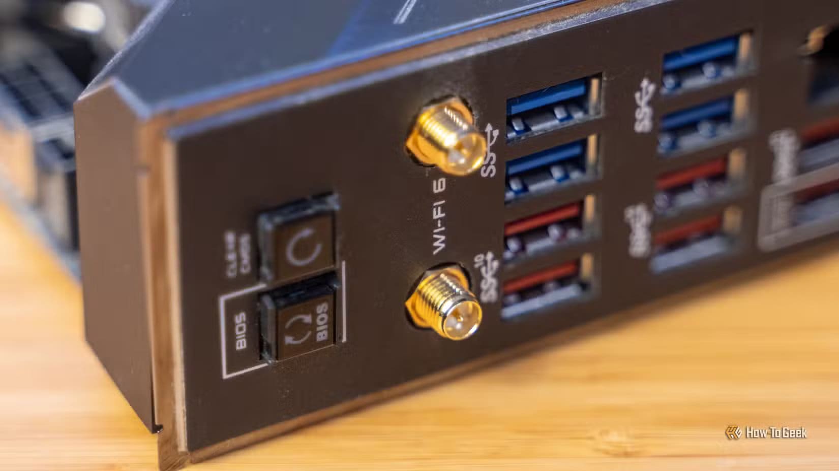 asus-rog-dark-hero-am4-motherboard-back-panel-io-wi-fi-2 خطوات تثبيت Windows 11 على أي كمبيوتر غير مدعوم بسهولة تامة