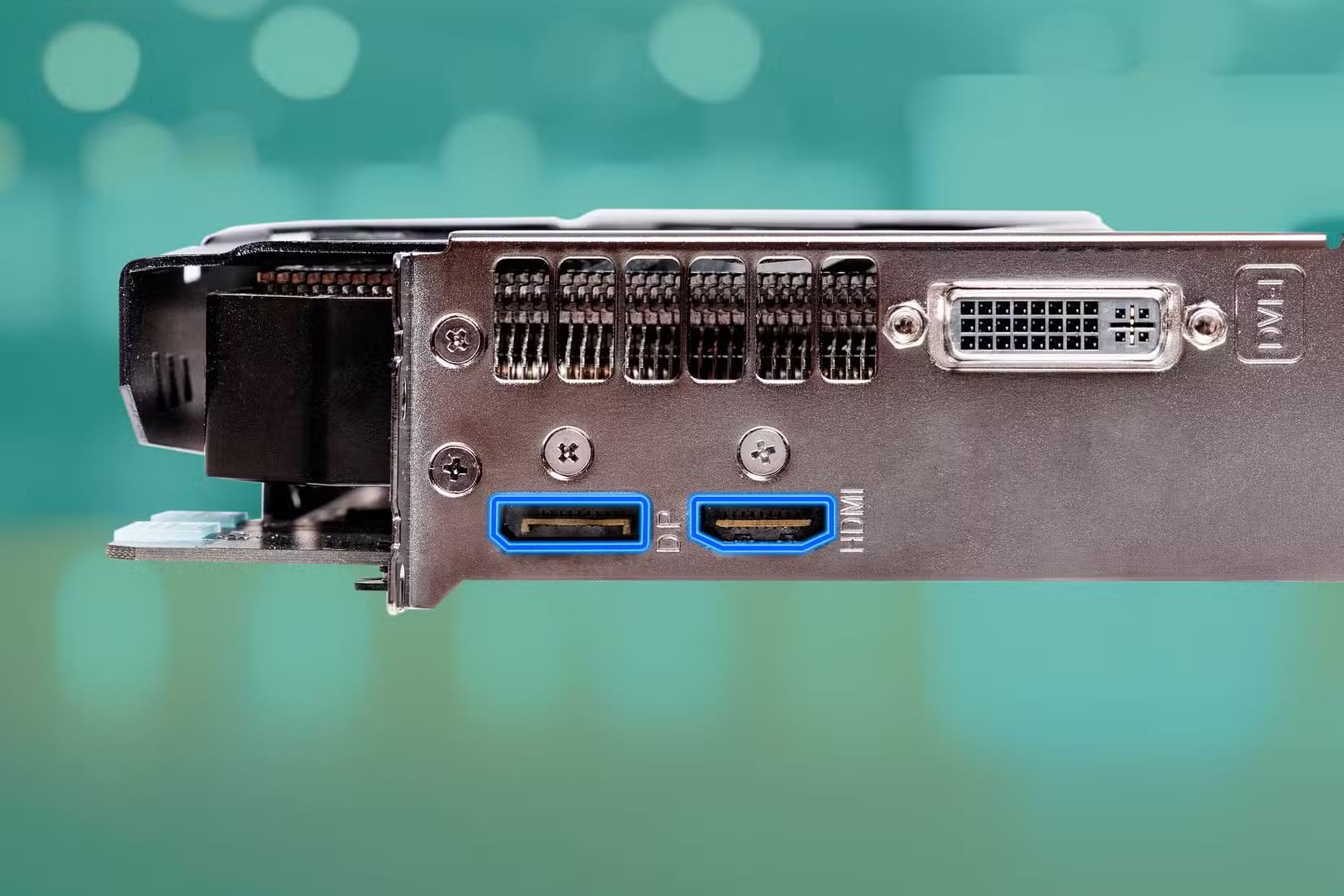 displayport-and-hdmi-ports-on-a-graphics-card لماذا لا يتعرف Windows على الشاشة الثانية وكيف يمكن إصلاح ذلك