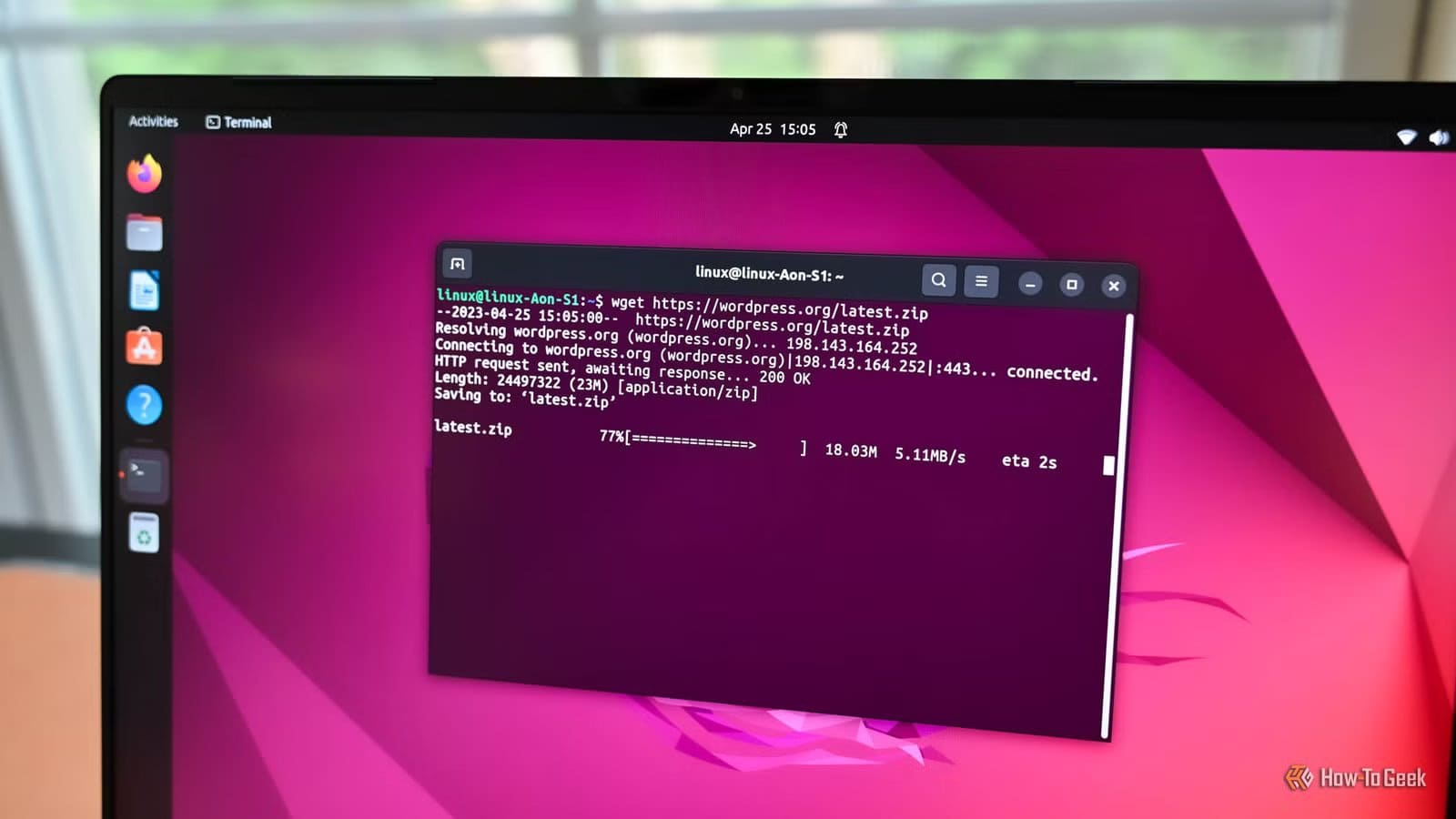 linux-terminal-open-in-the-ubuntu-desktop-on-a-laptop-screen كيف تكتشف أوامر Terminal تُغيّر تجربتك على الفور