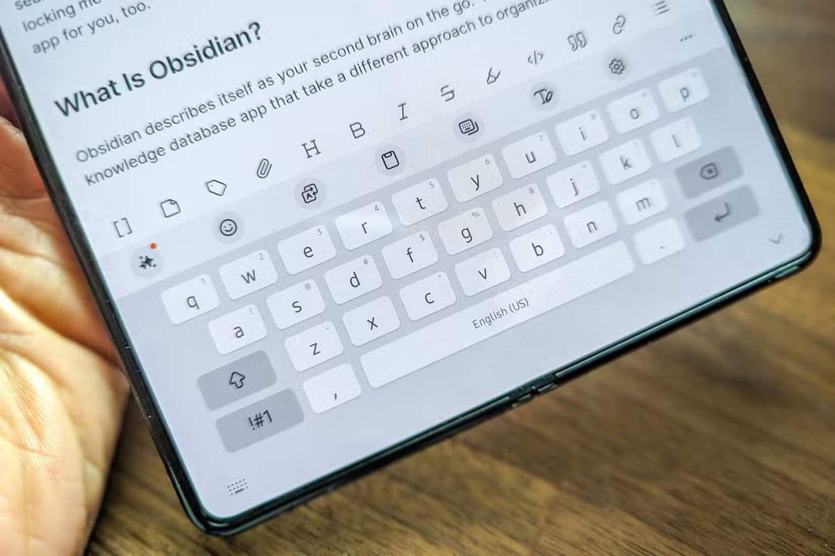 obsidian-formatting-bar-open-above-the-samsung-keyboard تجربة الهواتف المزودة بلوحات مفاتيح مادية كشفت سبب اختفائها التدريجي