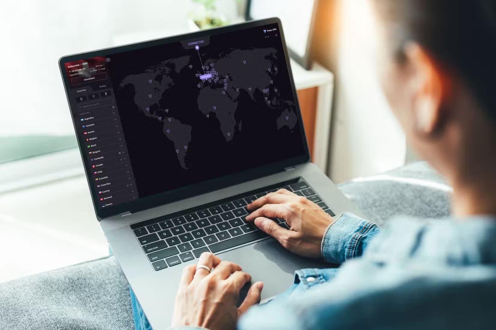 proton-vpn-lifestyle-laptop-vpn السبب الحقيقي وراء حظر بعض المواقع لاستخدام شبكات VPN