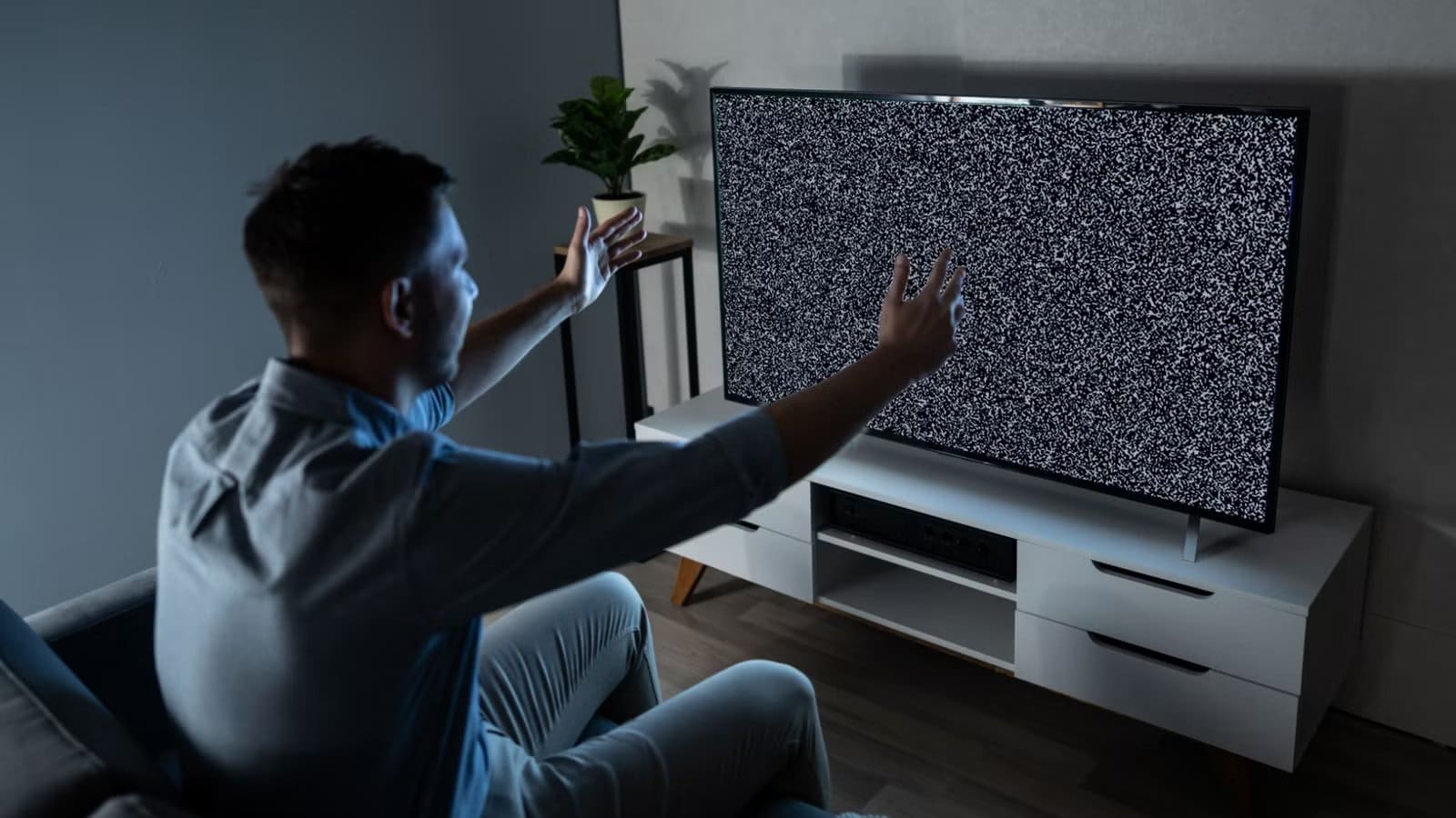 shutterstock_1588829332 أسباب تدفعك لتعطيل HDMI CEC على التلفزيون