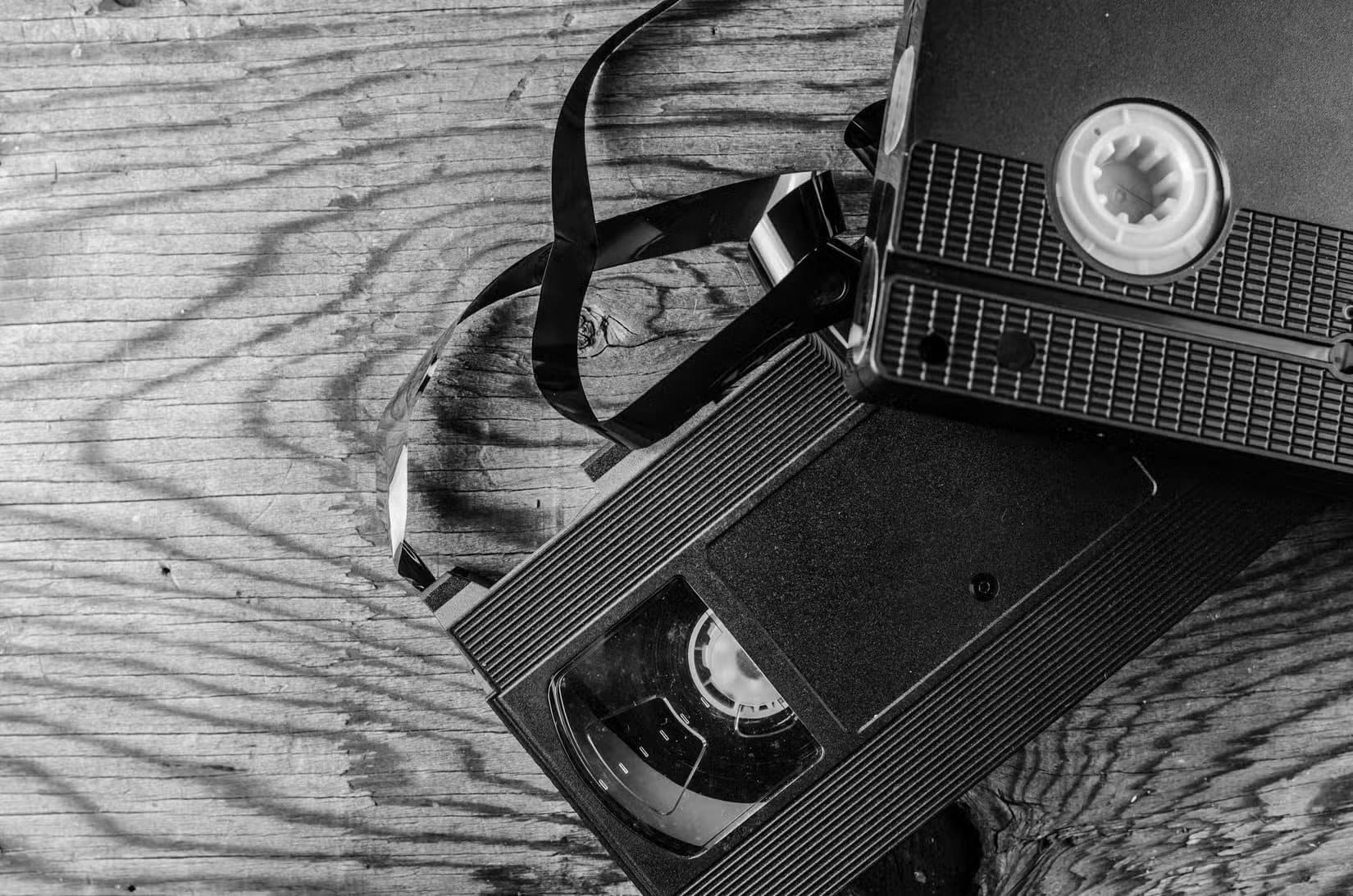 shutterstock_395601454 لماذا تتلف أشرطة VHS القديمة وكيف تمنعها من التدهور
