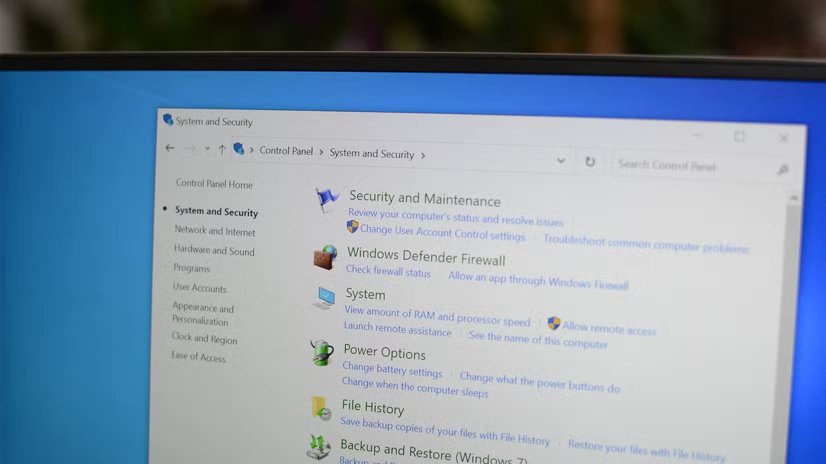 system-and-security-settings-within-the-control-panel جهازك لا يدخل في وضع السكون؟ إليك الطريقة التي نجحت معي