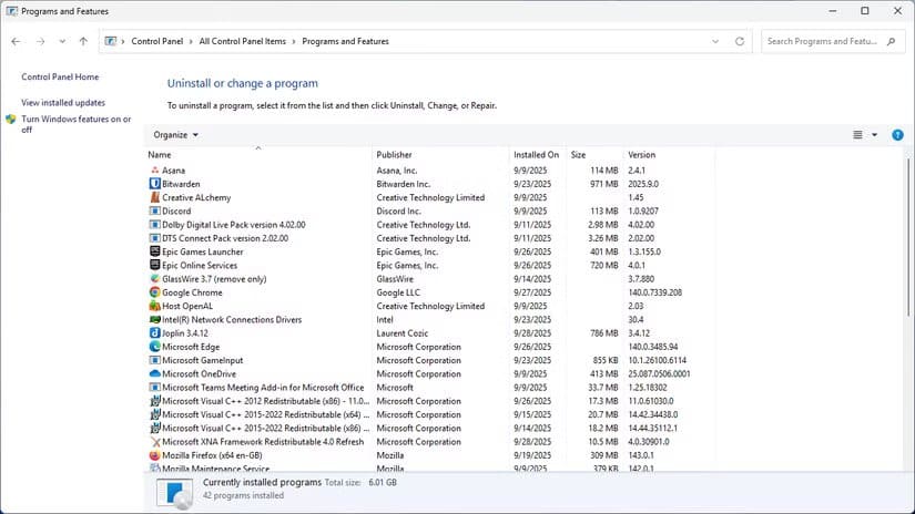 the-list-of-installed-programs-and-optional-componnets-in-the-legacy-programs-and-features-menu طريقة إدارة الميزات الاختيارية في Windows 11 خطوة بخطوة