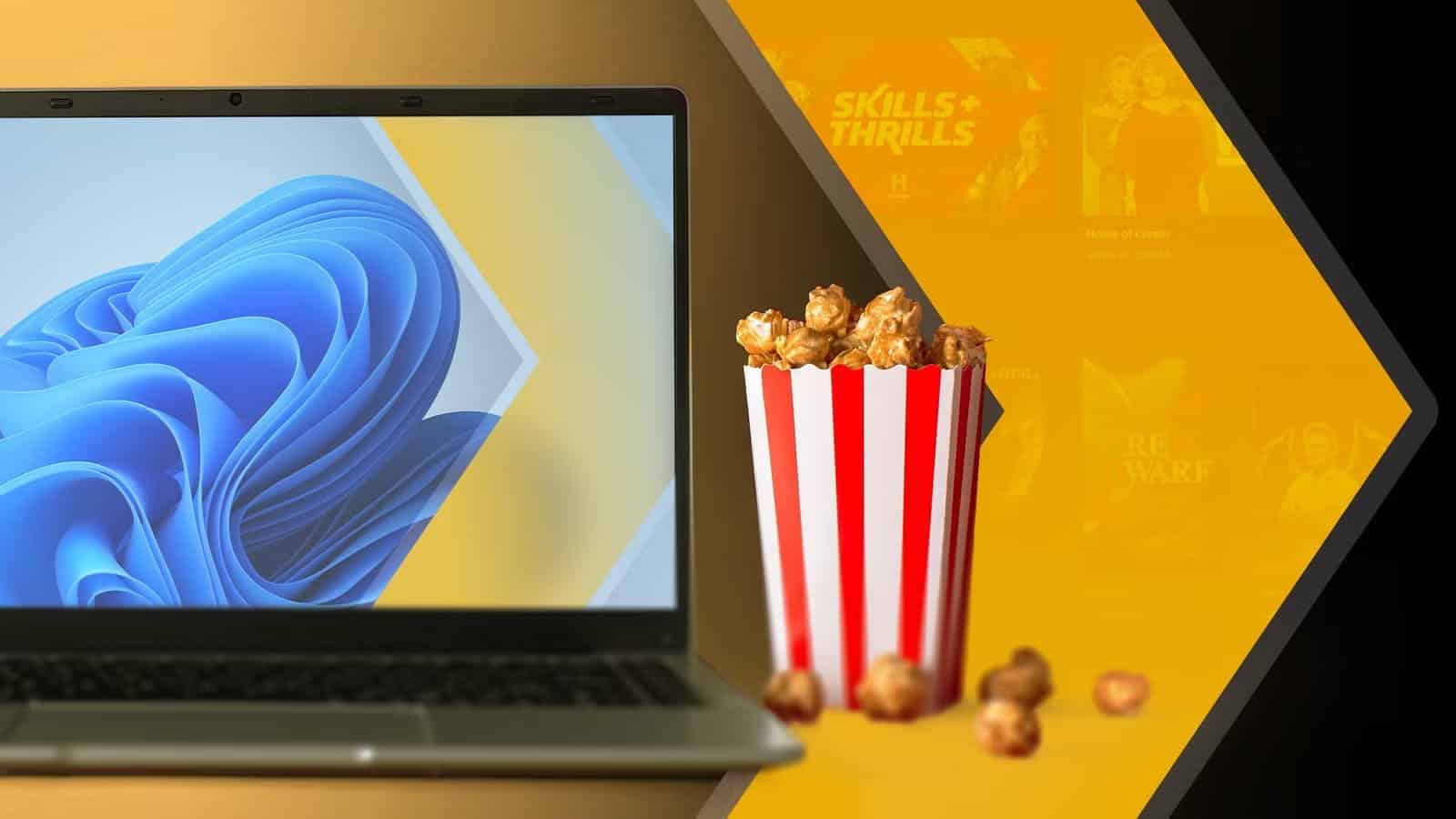 windows-11-laptop-next-to-a-striped-popcorn-bucket-with-the-plex-logo-and-blurred-streaming-content-in-the-background حول جهازك بنظام Windows 11 إلى مركز بث متكامل باستخدام Plex