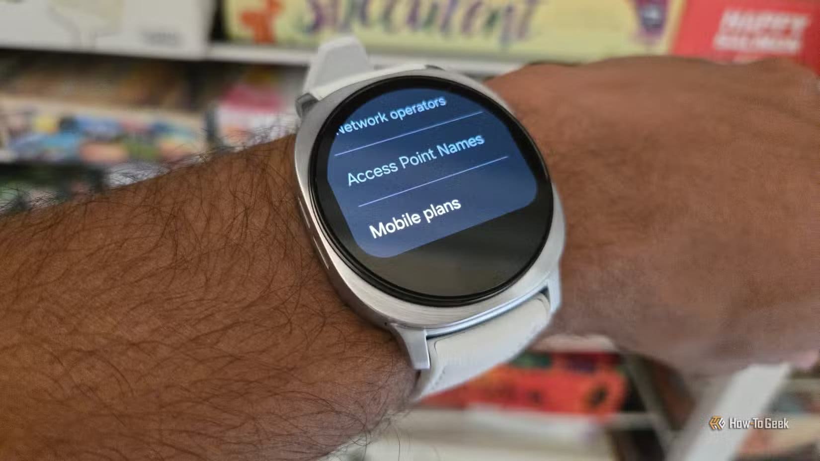 a-samsung-galaxy-watch-8-with-mobile-plan-settings-open لماذا يصبح إعداد ساعة ذكية بشبكة LTE تحديًا وكيف تتجنّب المشاكل