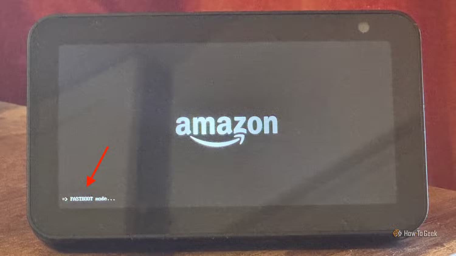 an-amazon-echo-show-5-displaying-fastboot-mode-in-the-bottom-left-corner-of-the-screen-1 اجعل شاشة Echo Show تعرض لوحة تحكم Home Assistant تلقائياً