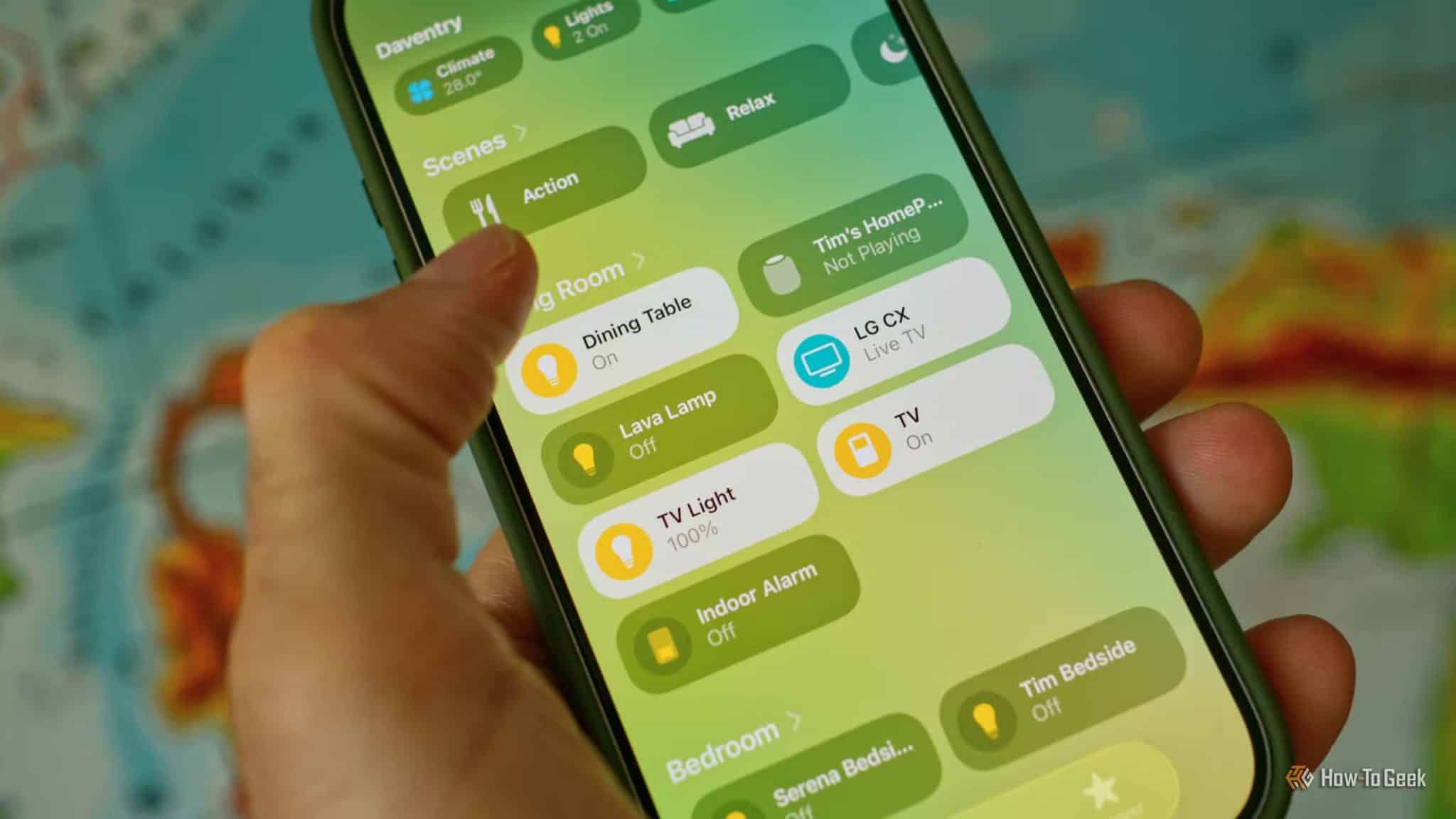 controlling-an-apple-smart-home-and-home-assistant-via-an-iphone-scaled طرق استخدام الأجهزة الذكية لجعل المنزل يبدو مشغولًا أثناء غيابك