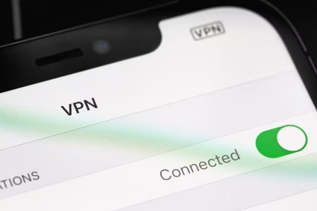 iphone-vpn VPN على الهاتف هل هو ضرورة أمنية أم مجرد رفاهية رقمية