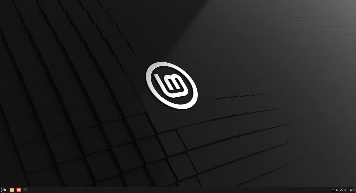 linux-mint-cinammon-desktop اختيار توزيعة Linux المناسبة للمبتدئين أصبح أسهل مع هذه الأنظمة الثلاثة