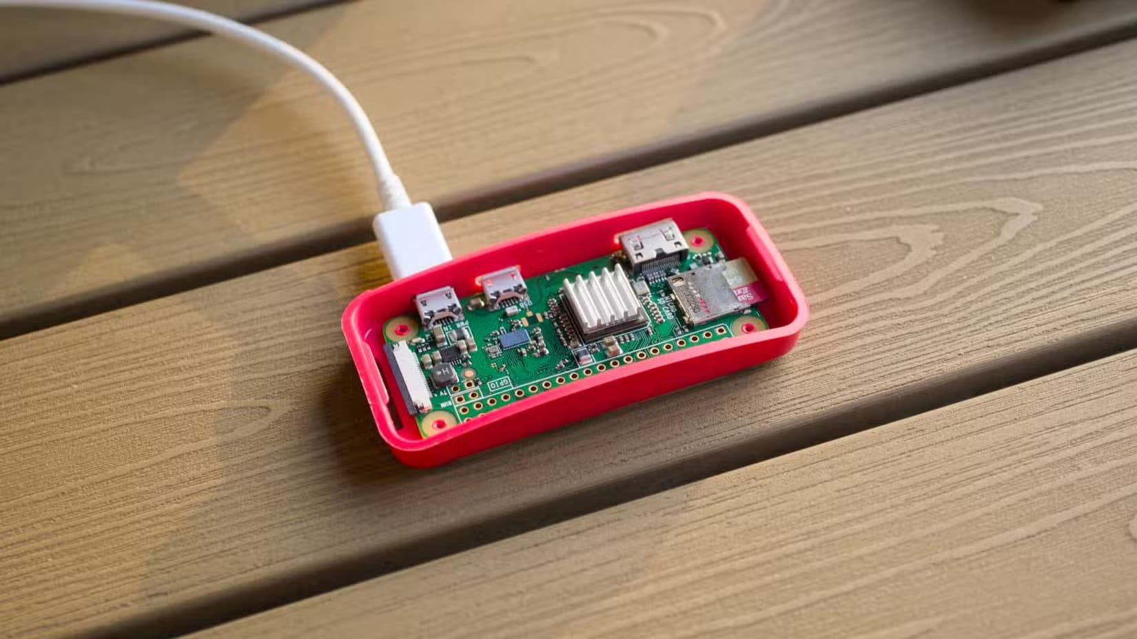 raspberry-pi-zero-w-plugged-in منتجات تقنية يمكنك شراؤها مستعملة دون قلق وتحقق أفضل قيمة مقابل المال