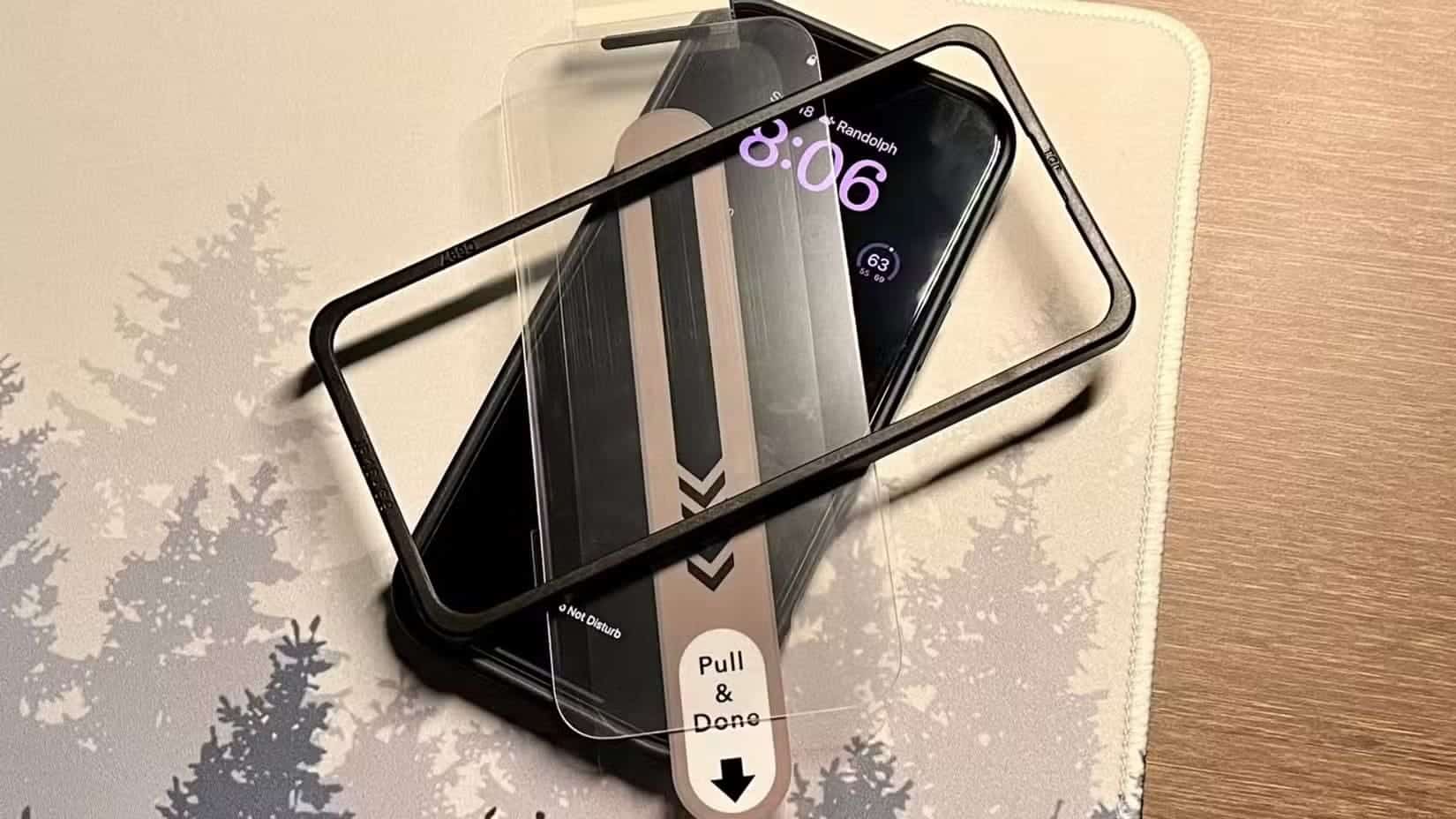 screen-protector-kit-on-a-table علامات تؤكد تدهور حساسية مستشعر البصمة وكيف تتجنب تلف الطبقة الواقية