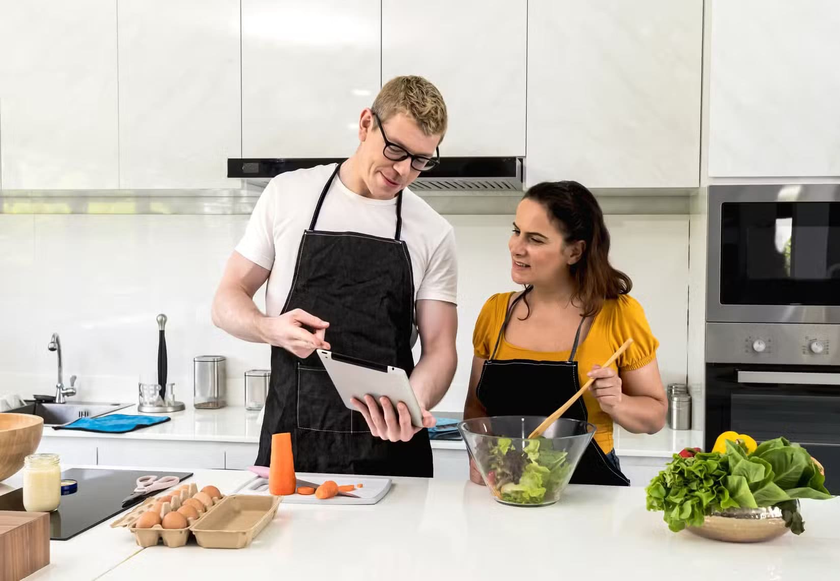 shutterstock_2308522967 أفضل الاستخدامات العملية لجهاز iPad القديم وتحويله لأداة مفيدة مجددًا