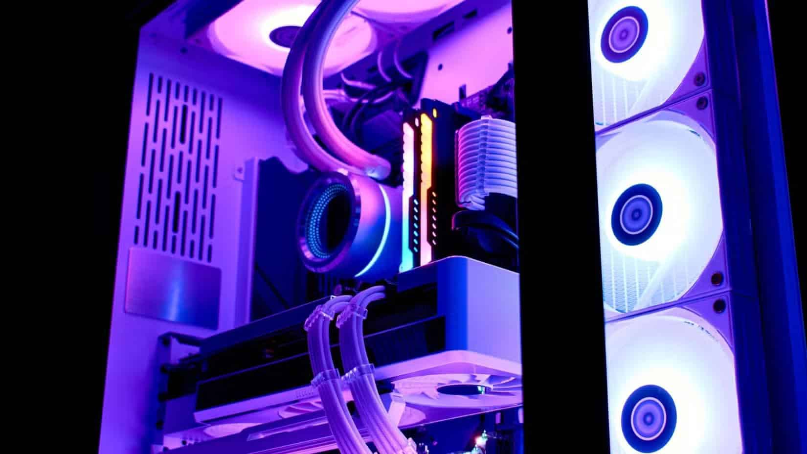 shutterstock_2474144889 قطع حاسوب تبدو مهمة لكنها تهدر أموالك بدون أي فائدة حقيقية