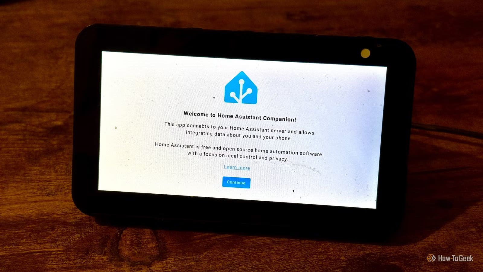 the-home-assistant-companion-app-running-on-an-echo-show-5-1 اجعل شاشة Echo Show تعرض لوحة تحكم Home Assistant تلقائياً