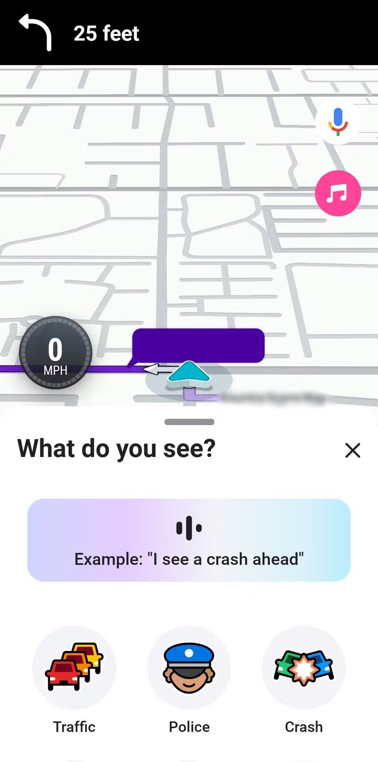 waze-being-used-to-report-a-hazard أفضل أوامر Waze الصوتية لقيادة أسهل وتنقل أسرع