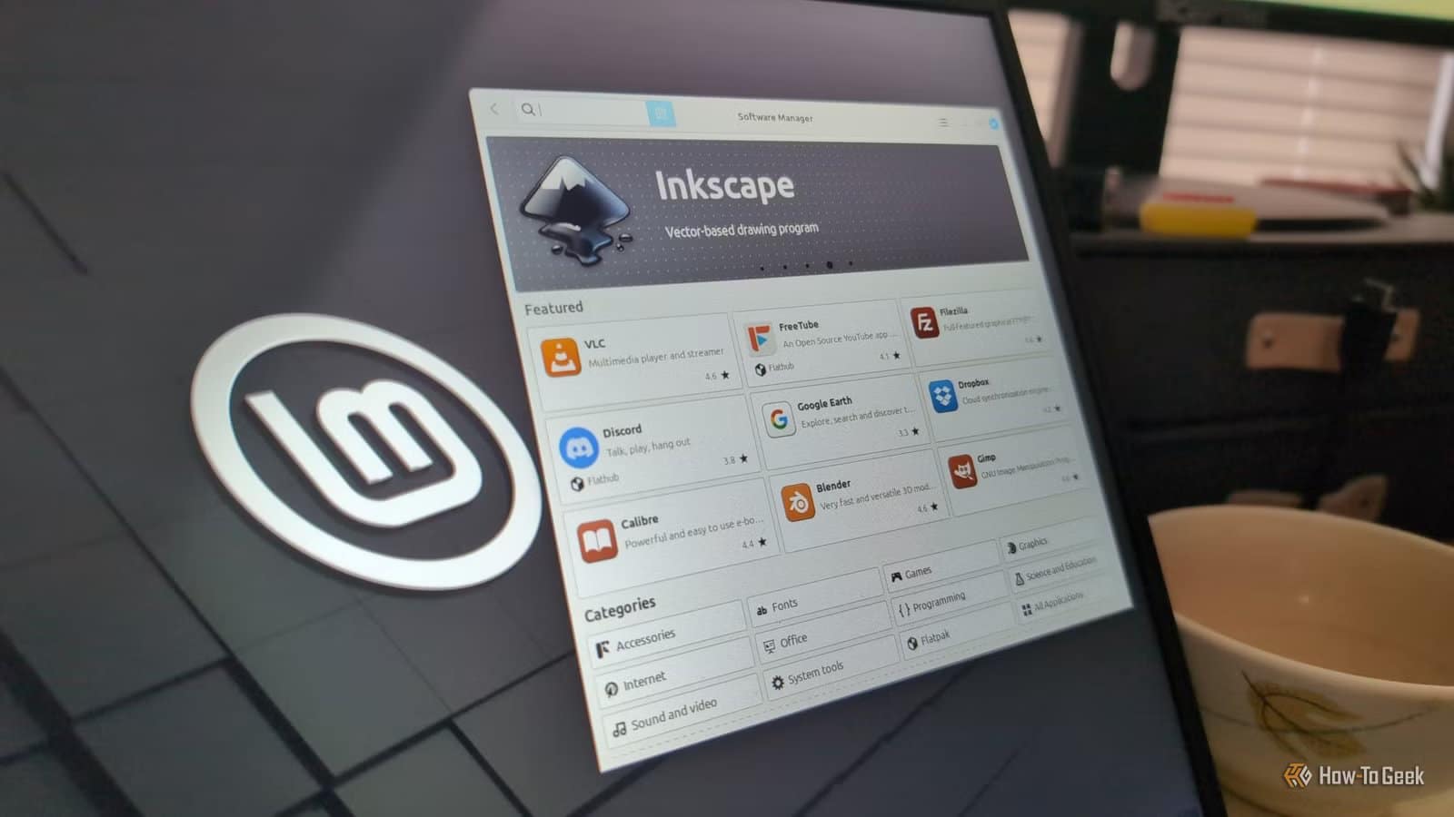 a-laptop-screen-featuring-linux-apps-listed-on-the-linux-mint-software-browser 6 تطبيقات Linux محمولة تعزز إنتاجيتك على أي توزيعة دون تثبيت