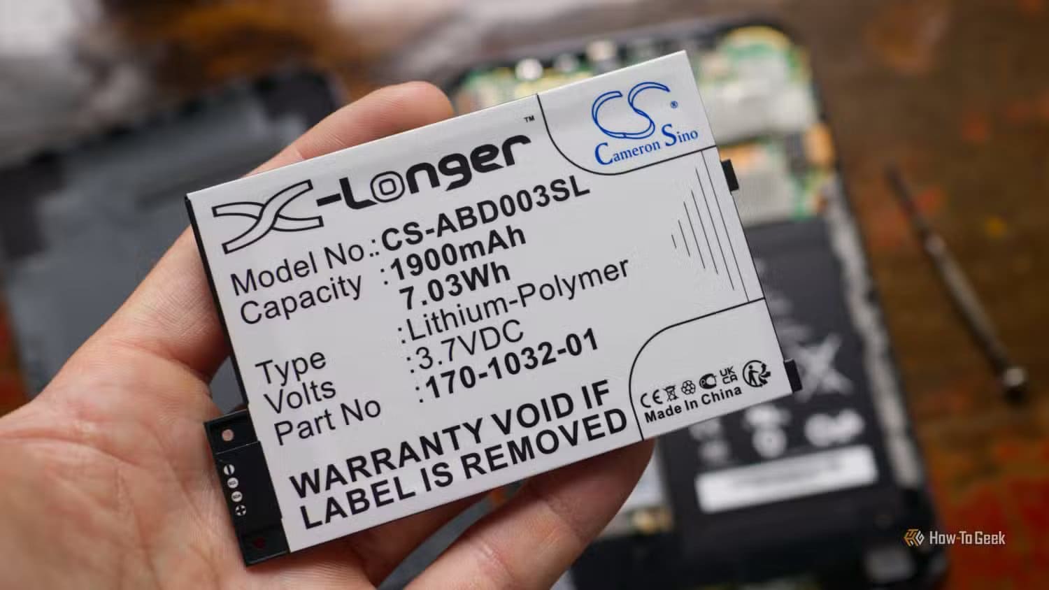 a-replacement-battery-for-a-kindle-third-generation-ereader 6 طرق فعالة لتحسين أداء جهاز Kindle القديم واستعادة سرعته