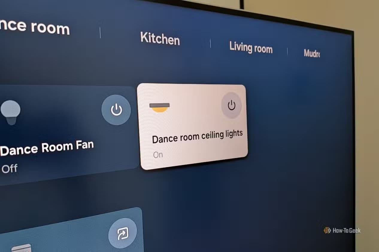 closeup-of-a-device-in-samsung-smartthings-on-a-smart-monitor ميزة غريبة في Samsung SmartThings تتيح ربط الكمبيوتر بالمنزل الذكي بطريقة غير متوقعة