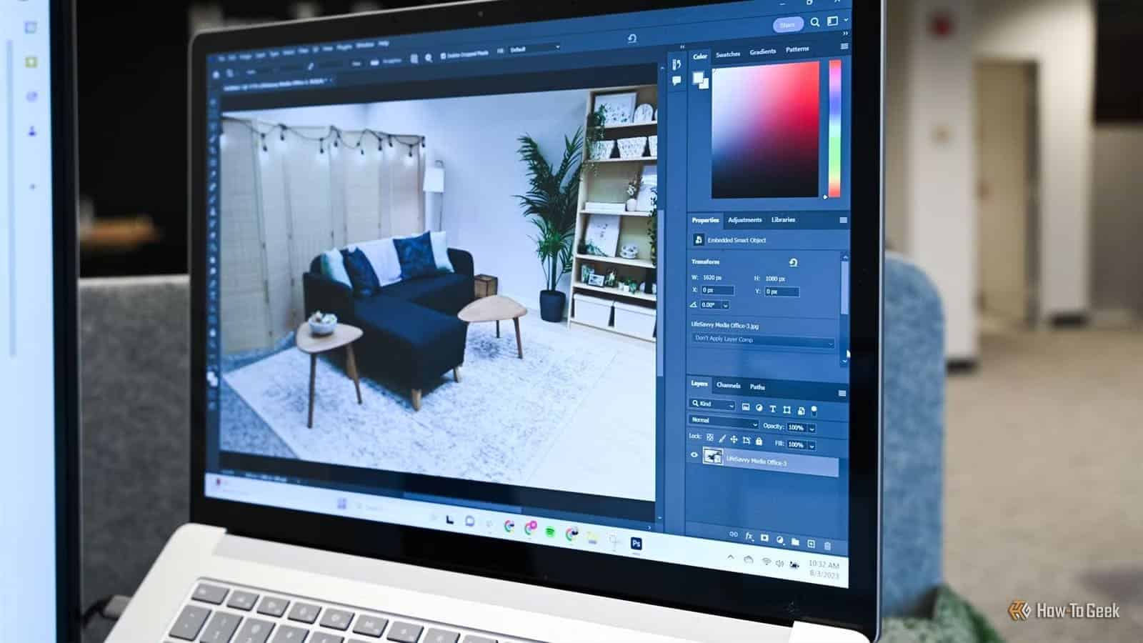 editing-with-photoshop-on-a-macbook أفضل بديل مجاني لبرنامج Photoshop اختبرته واستمررت في استخدامه