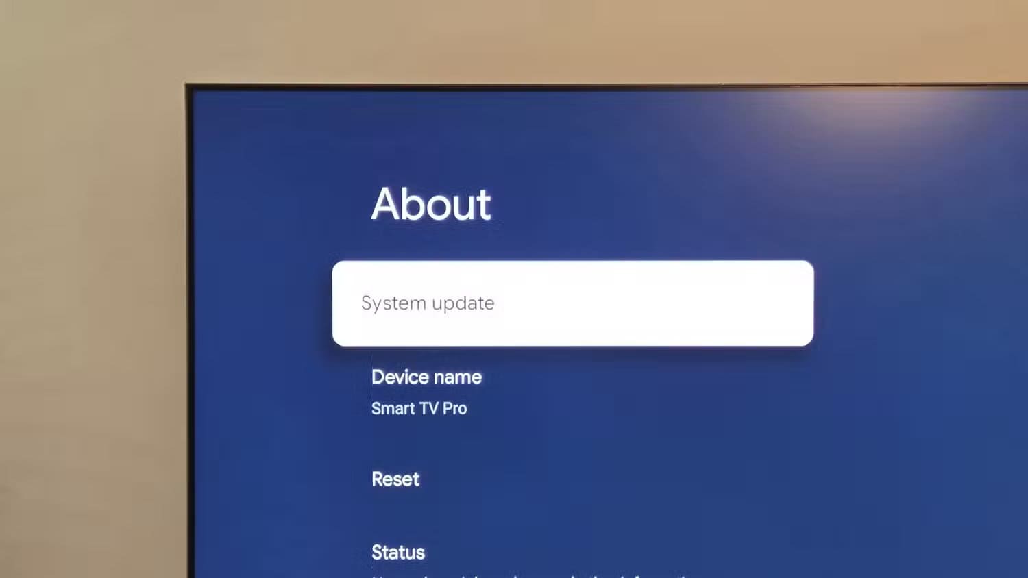 software-udate-on-a-tcl-tv 3 طرق فعالة لتحسين أداء التلفزيون الذكي القديم واستعادة سرعته