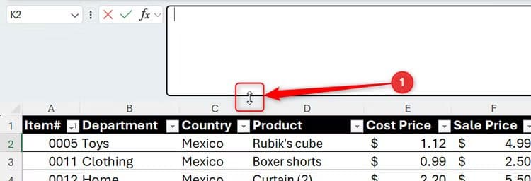 the-cursor-is-a-double-headed-arrow-indicating-that-the-excel-formula-bar-is-being-resized 6 إعدادات في واجهة Excel يجب تعديلها لزيادة السرعة والدقة قبل إنشاء أي جدول
