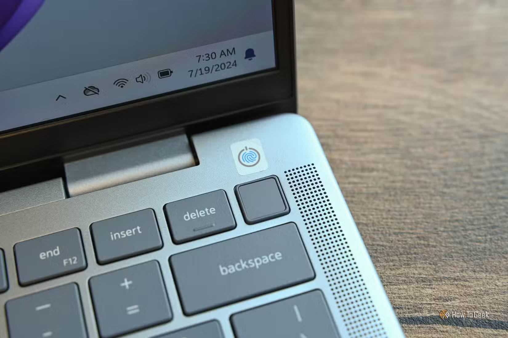 the-fingerprint-sensor-of-the-dell-inspiron-14-plus-1_53873516391_o لماذا يتفوق ويندوز على لينكس في الأمان من خلال ثلاث ميزات أساسية