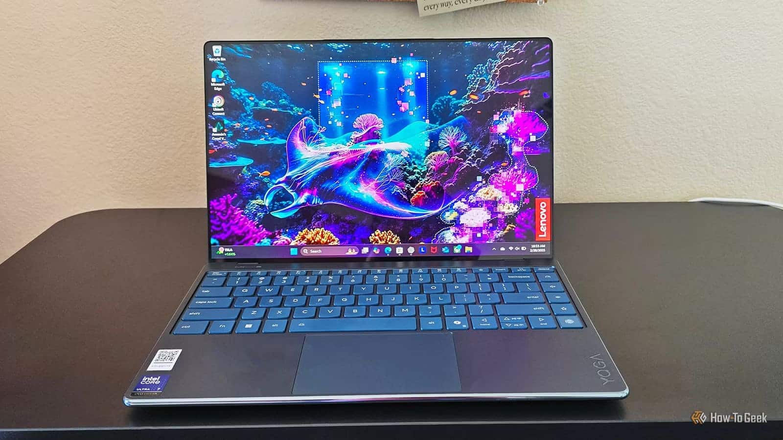 the-lenovo-yoga-slim-9i-gen-10-laptop-open-on-a-desk1 عشر ميزات أساسية لا يمكنني التنازل عنها عند شراء جهاز كمبيوتر محمول