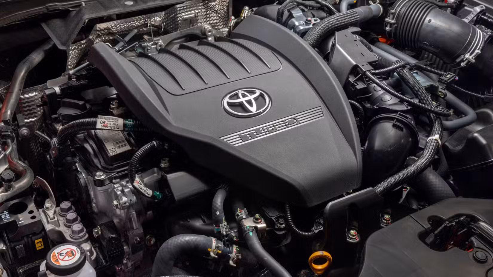 2026_toyota-crown_platinum_2-4l-engine أفضل سيارات السيدان الفاخرة التي تمنحك تجربة مميزة دون دفع ثمن العلامة التجارية