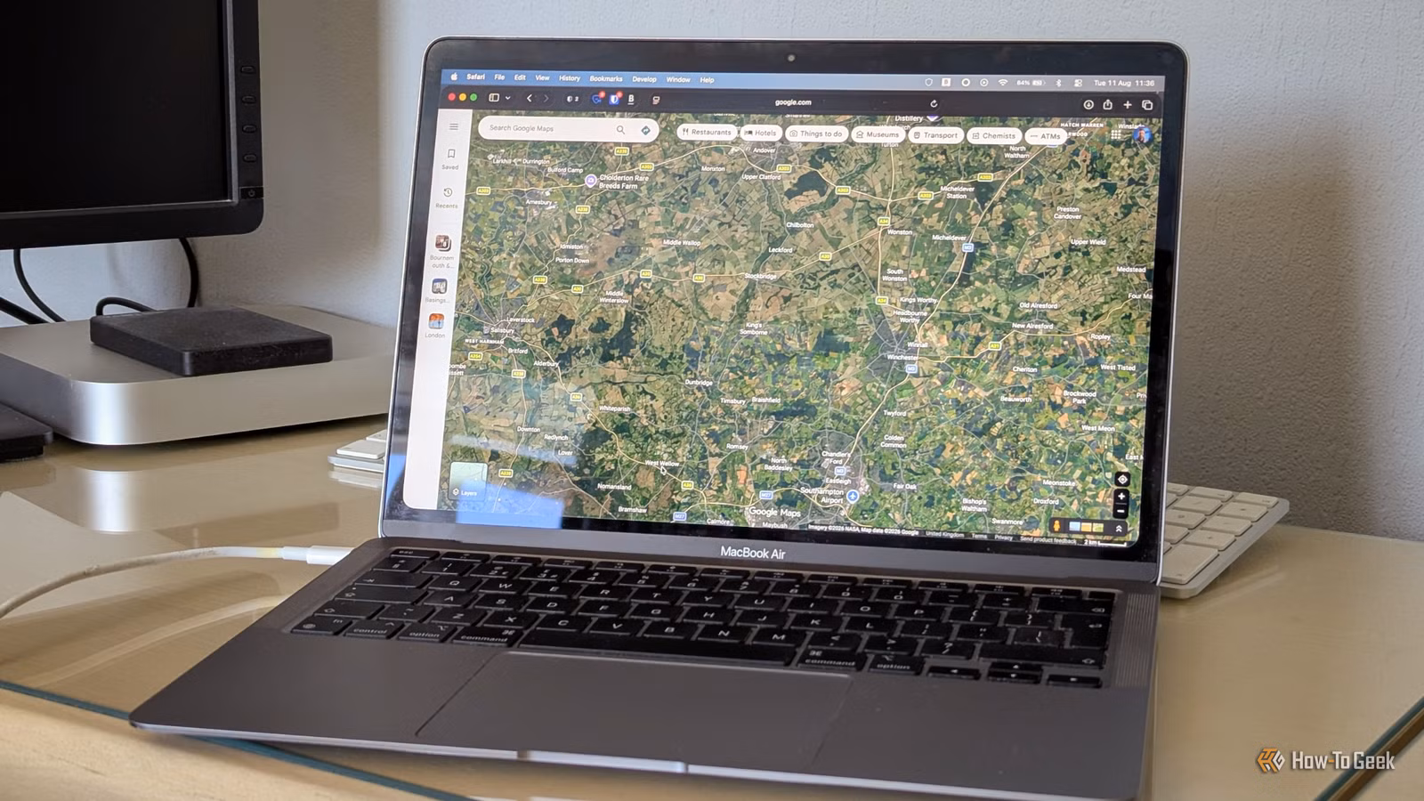 a-macbook-showing-google-maps-on-the-screen خرائط جوجل على الكمبيوتر أفضل لتخطيط الرحلات وهذه أهم الأسباب