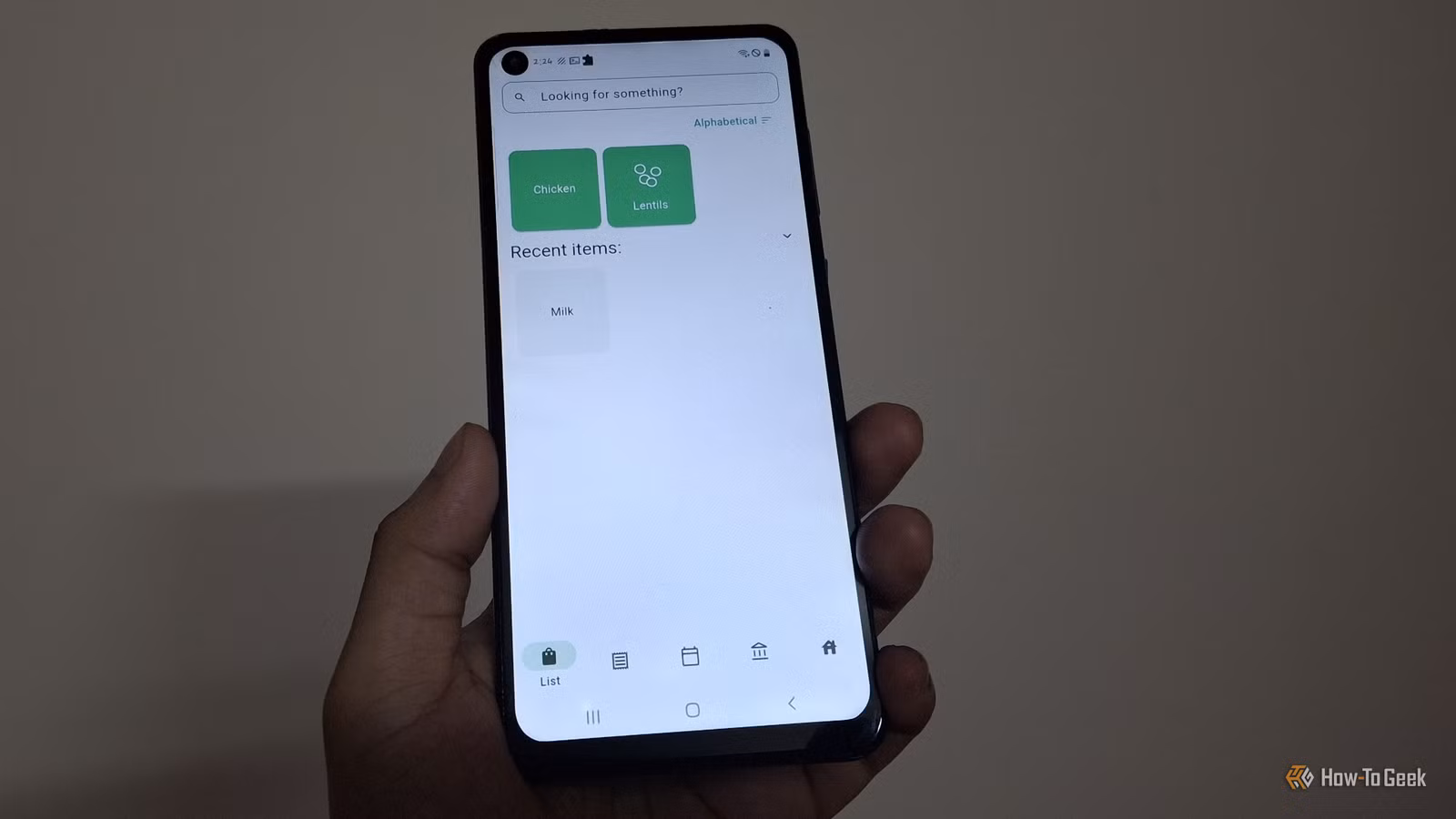 kitchenowl-mobile-app-opened-and-displaying-grocery-items 4 تطبيقات مفتوحة المصدر تقدم حلولًا ذكية لمشكلات يومية معقدة