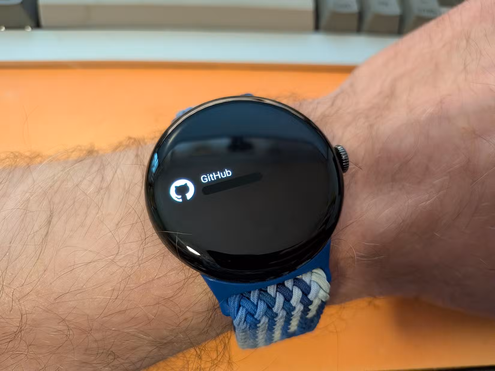 pxl_20260812_190442026-macro_focus-2 أفضل 5 تطبيقات مفتوحة المصدر لساعة Pixel Watch لتحسين تجربتك اليومية