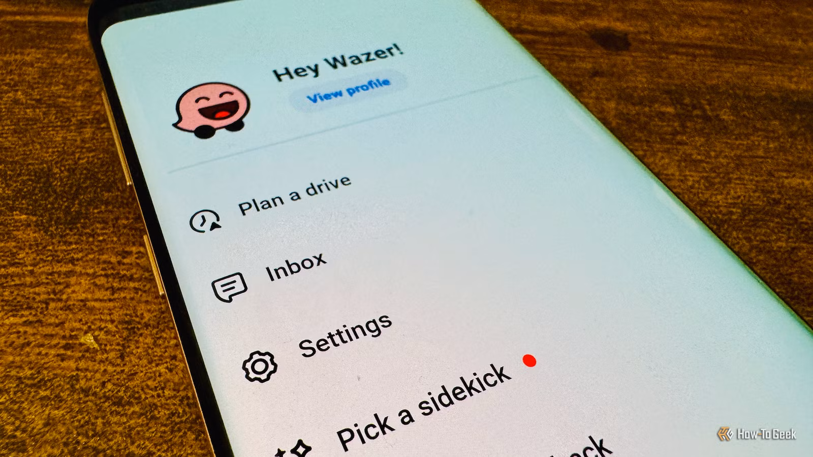 an-android-phone-running-the-waze-app-showing-the-settings-menu-option 7 إعدادات في Waze يجب تغييرها لتحسين الملاحة والتنبيهات أثناء القيادة