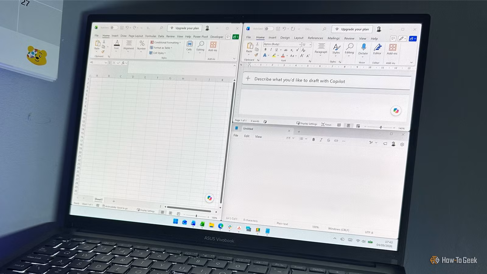 an-asus-laptop-displaying-a-powertoys-workspaces-layout-with-excel-word-and-notepad-windows-arranged-side-by-side كيفية جعل ويندوز يتذكر مكان النوافذ وحجمها تلقائيًا