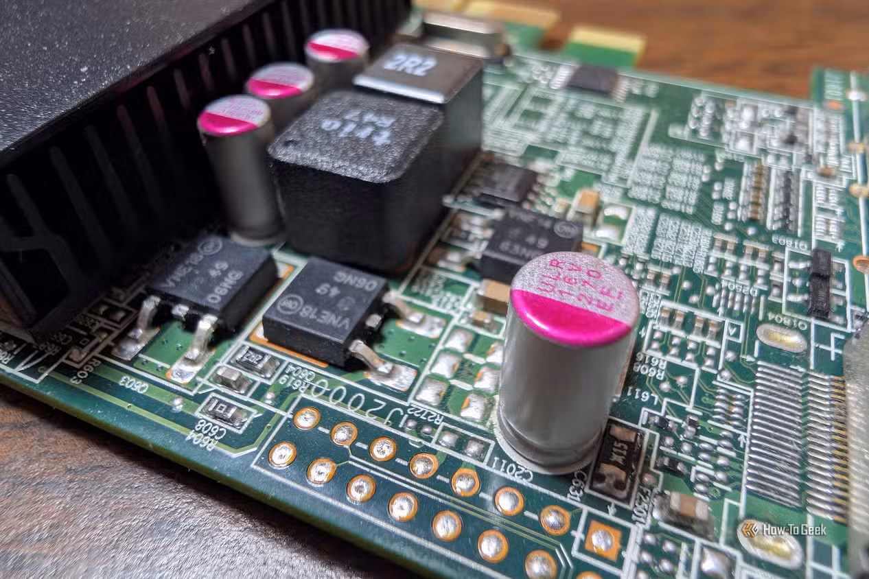 an-exposed-gpu-cap 5 أخطاء شائعة قد تتسبب في إتلاف بطاقة الرسومات GPU دون قصد
