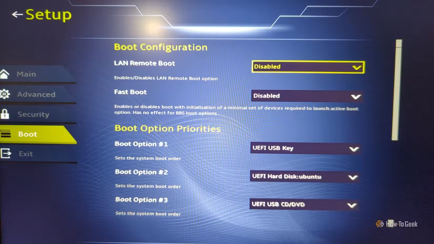 bios-uefi-screen-on-a-laptop-with-boot-options بطارية CMOS في الكمبيوتر تضعف إليك العلامات التي تكشف قرب نفادها وكيفية استبدالها