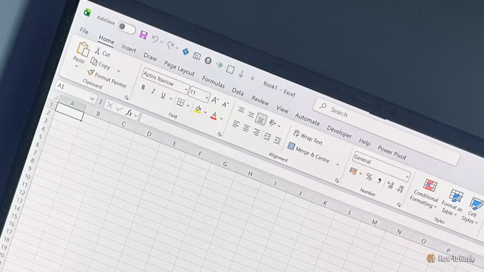 laptop-screen-showing-the-excel-quick-access-toolbar-with-custom-command-icons 3 برامج مفيدة يمكنك إنشاؤها بالكامل داخل Excel دون برمجة معقدة