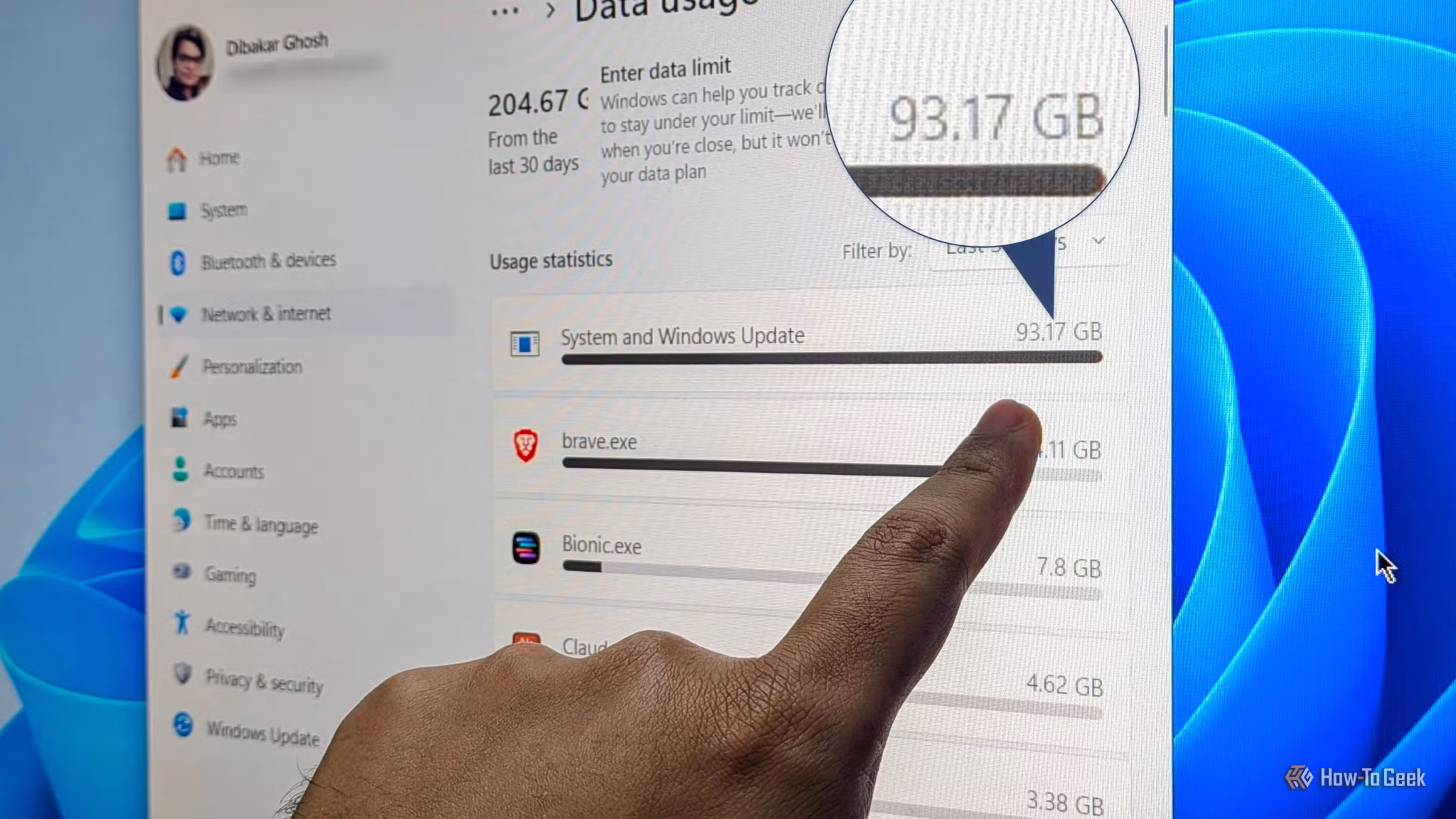 my-finger-pointing-at-windows-data-usage-setting-showing-high-93gb-usage-by-system-and-windows-updates-scaled كيفية إيقاف التطبيقات التي تستهلك بيانات الواي فاي في ويندوز