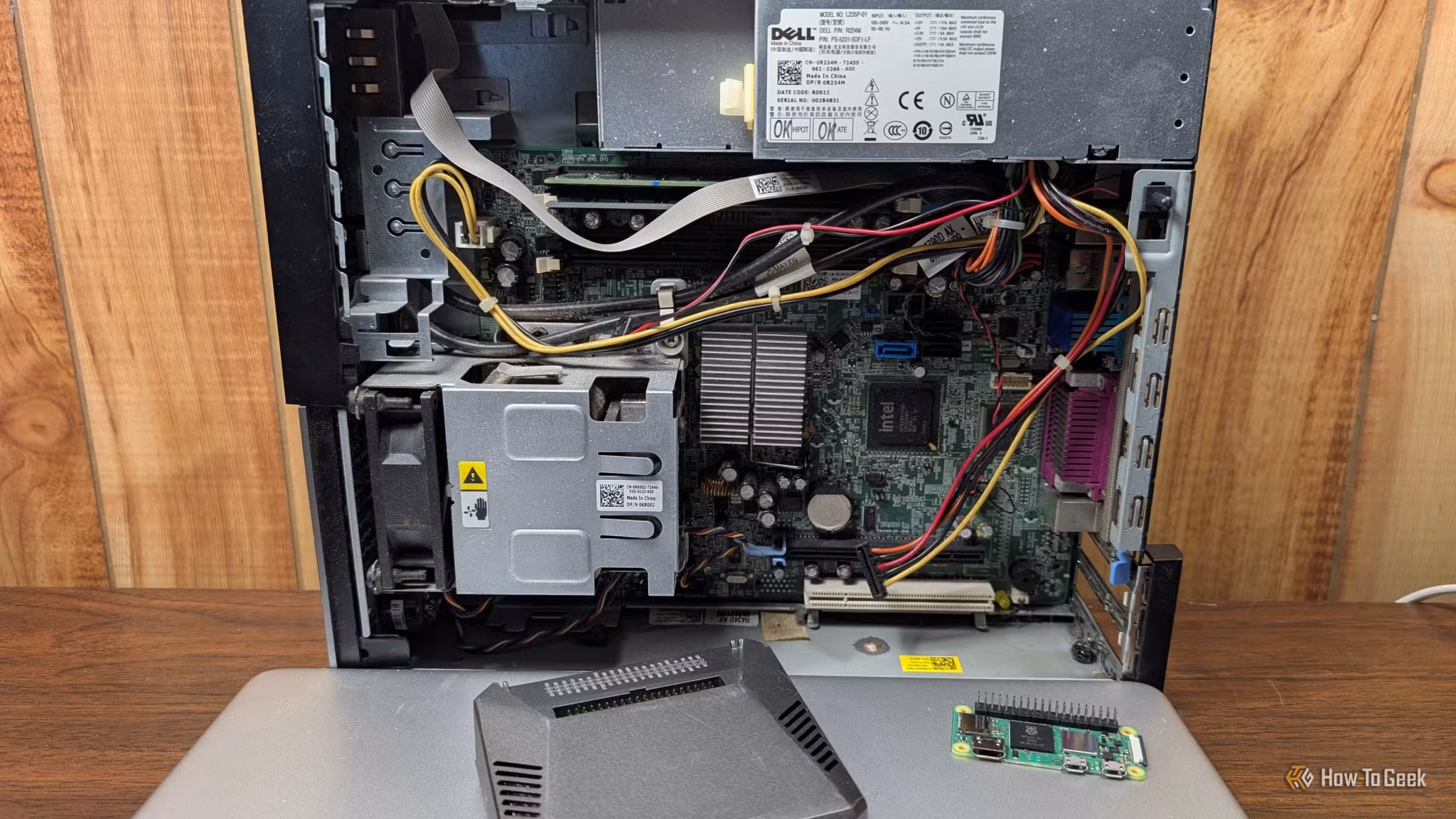 old-optiplex-old-laptop-raspberry-pi-4b-pi-zero-2w-on-desk-scaled 5 مشاريع استضافة ذاتية للمبتدئين تمنح حاسوبك القديم استخدامًا جديدًا