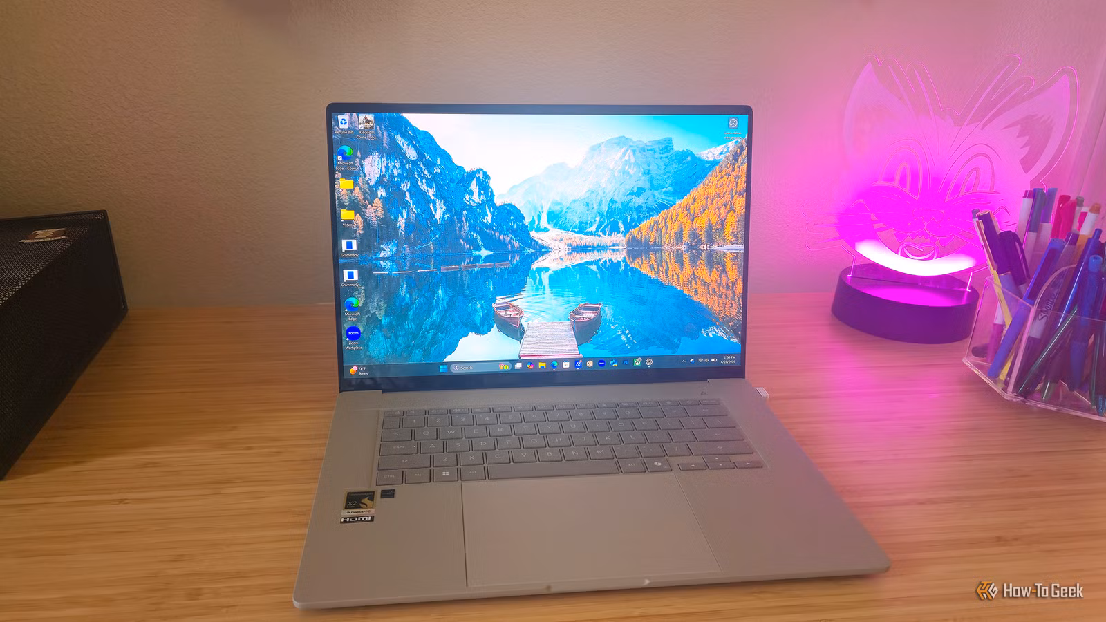 the-asus-zenbook-a16-2026-laptop-sitting-open-on-a-desk إعداد واحد في Windows قد يحد من أداء جهازك وكيفية تغييره بسرعة