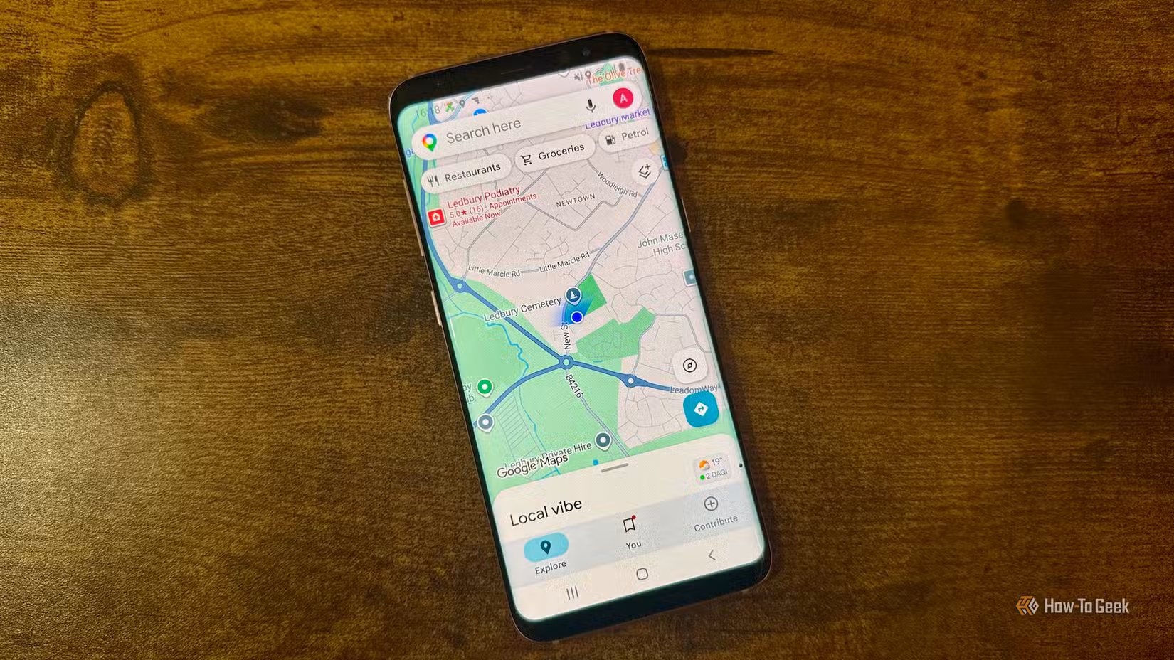 the-google-maps-on-an-android-phone-showing-my-live-location كيف تحذف شبكات Wi-Fi المحفوظة على هاتف أندرويد لحماية خصوصيتك