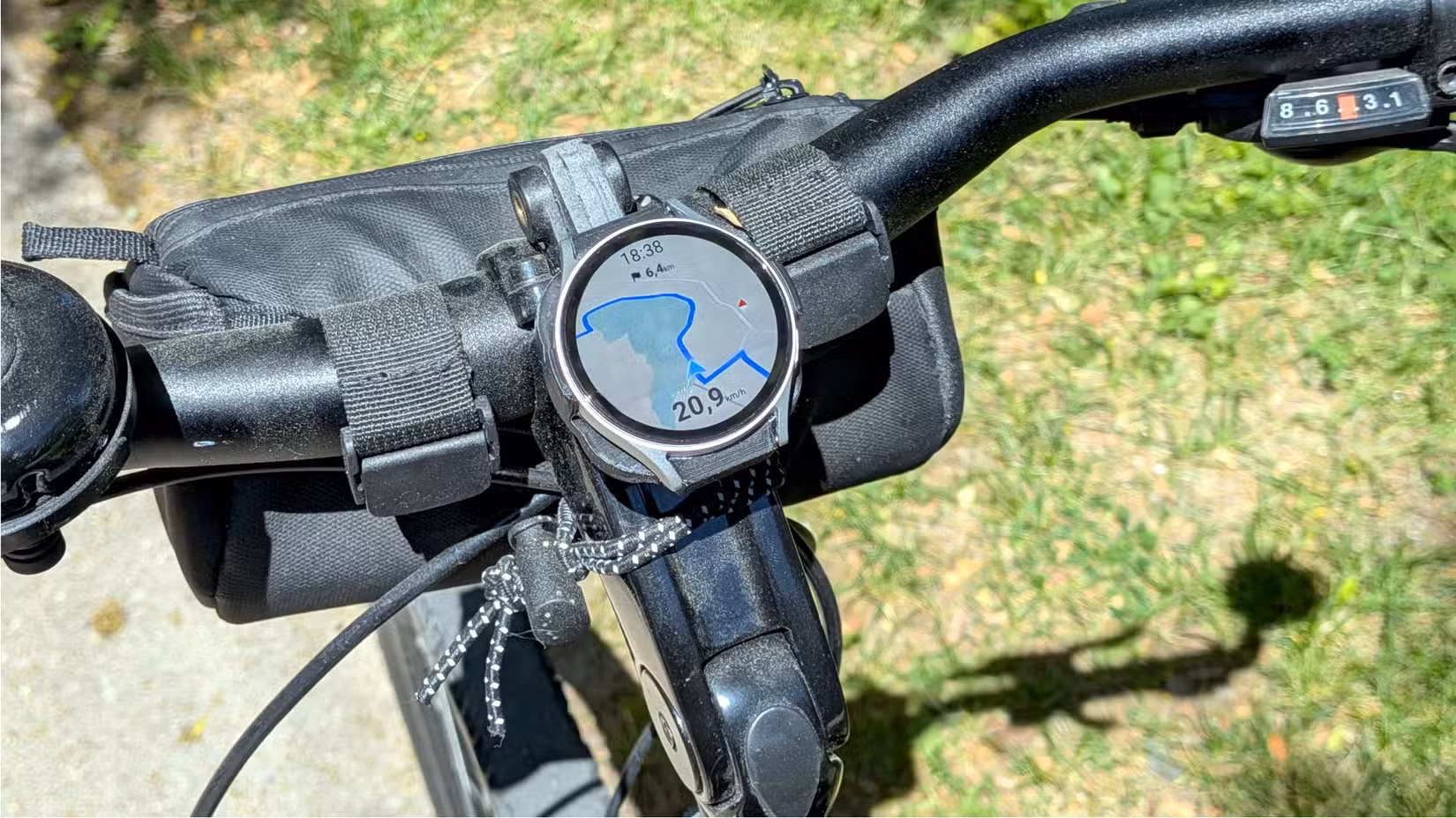 galaxy-watch-bike-computer 5 أفكار عملية لإعادة استخدام ساعة Pixel Watch القديمة بدلًا من تركها في الدرج